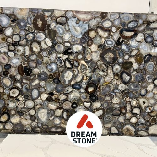 12. kwarcyt Agat 280x180x2cm poler