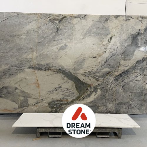 17. kwarcyt Celeste 356x193x2cm poler